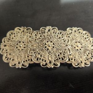 Elegant Gold Filigree Hair Clip